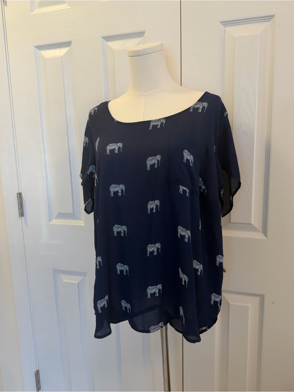 Torrid Navy Elephant Print Chiffon Blouse Size 1 (1X) Short Sleeve